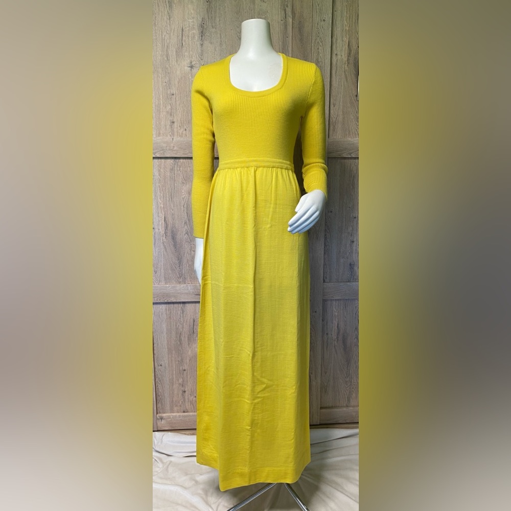 Vintage Cyn-Les 💯 Wool sweater dress bold yellow 1960s 1970s style round neck
